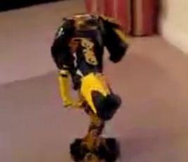 Ρομπότ χορεύει ζεϊμπέκικο!!!