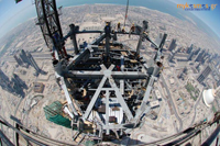 Εργασίες στην κορυφή του Burj Khalifa - Dubai