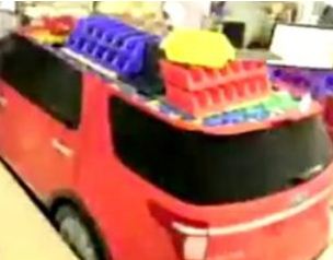 Ένα ολόκληρο αμάξι από Lego
