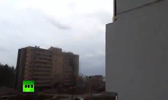 Γερανός πέφτει σε κτήριο στη Ρωσία